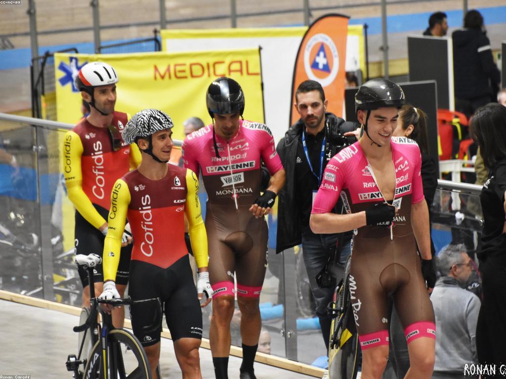 ការប្រកួតស្លត: ការពិចារណា និងការប្រកួតស្ដុកស្ដាប់